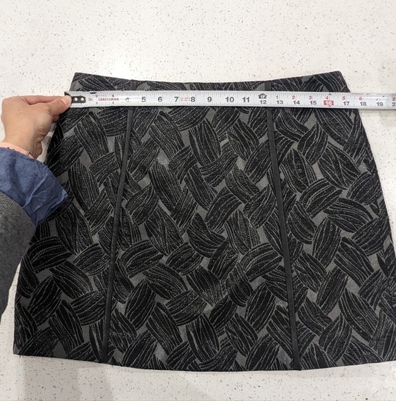 BCBGMaxAzria Black Mini Skirt Formal Party Lined Back Zipper Metallic Size Large - Picture 4 of 11